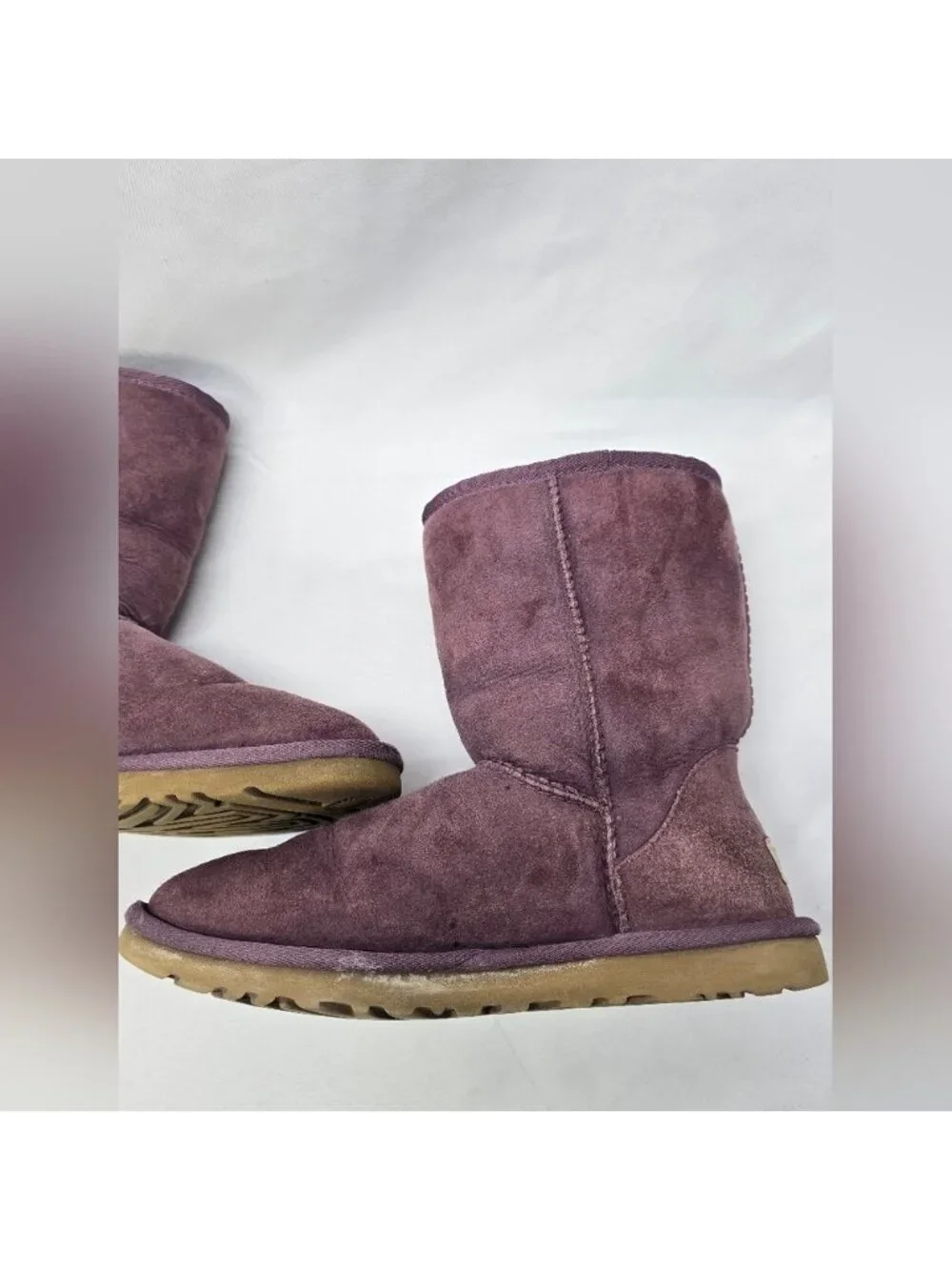 UGG F23112D Classic Short  PURPLE  Sheepskin Boots Women size 6- Stains